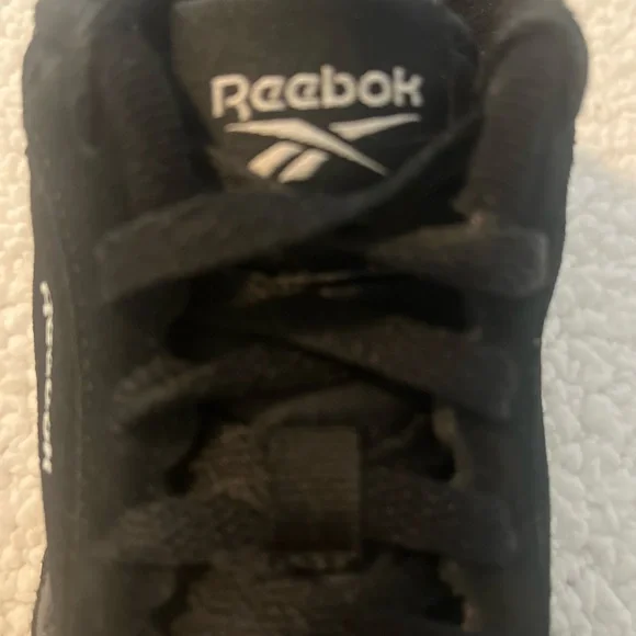 Women’s Black Classic Reebok Sneakers with Gum Sole - Picture 12 of 15